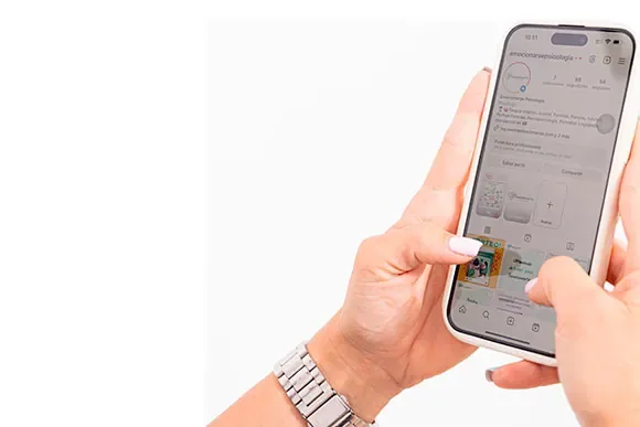 Móvil con videollamada: terapia psicológica online