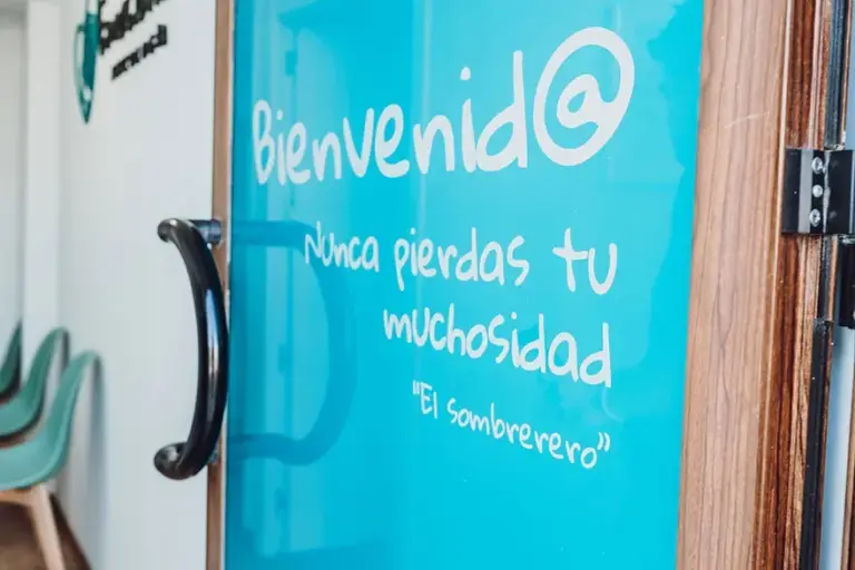 Puerta de la consulta en El Puerto de Santa María